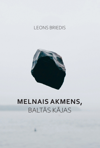 Melnais akmens, baltās kājas