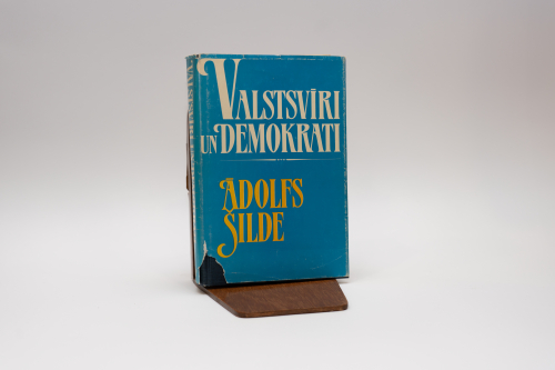 Valstsvīri un demokrāti